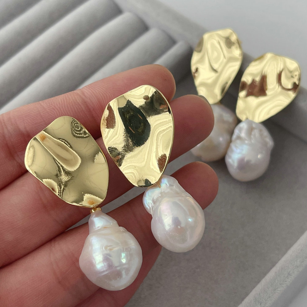 Fresh water pearl earrings