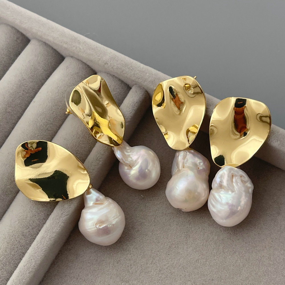 Fresh water pearl earrings