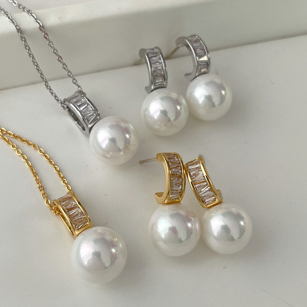 Round pearl set