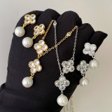 Pave zircon clover set
