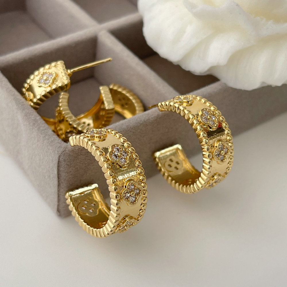 Clover hoop