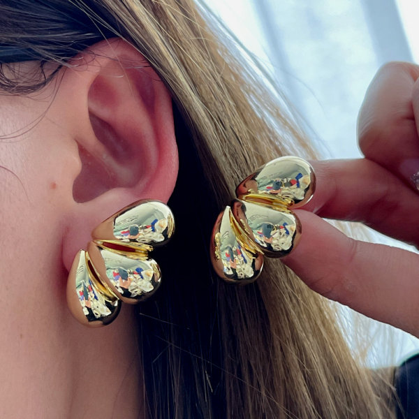 Metal teardrop earrings