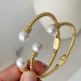 Twist pearl bangle