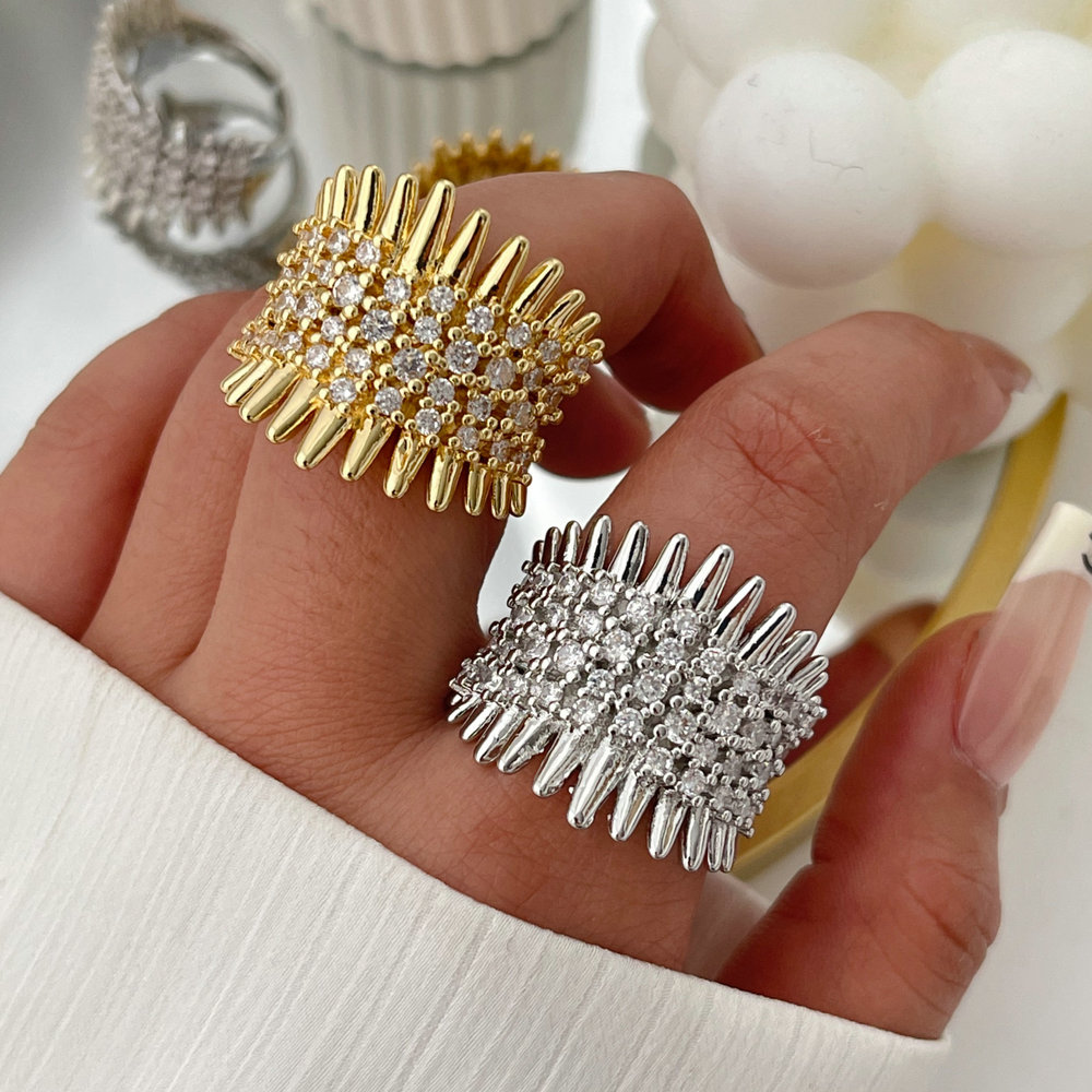Chunky zircon fan earrings