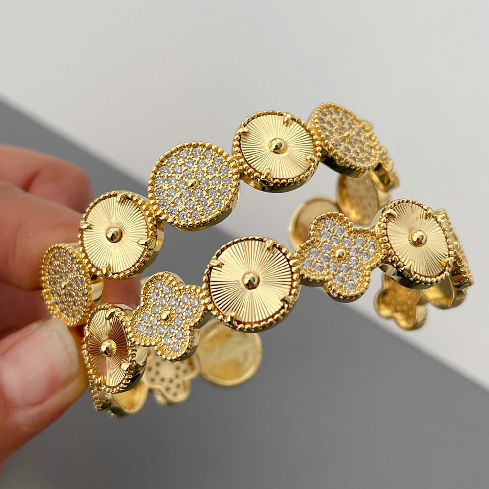 Pave zircon clover bangle