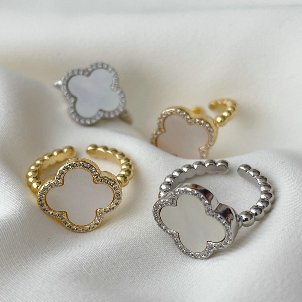 Clover ring