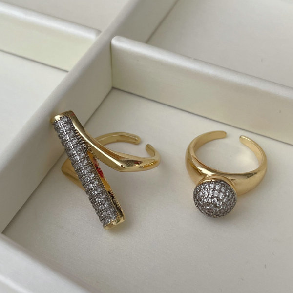 Two tone ball ring