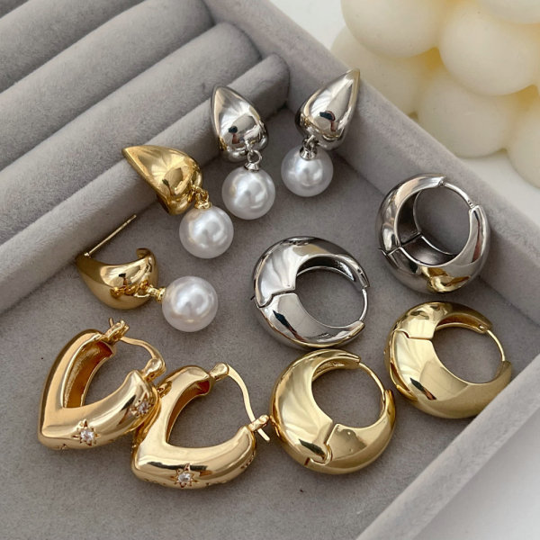 Star pearl earrings
