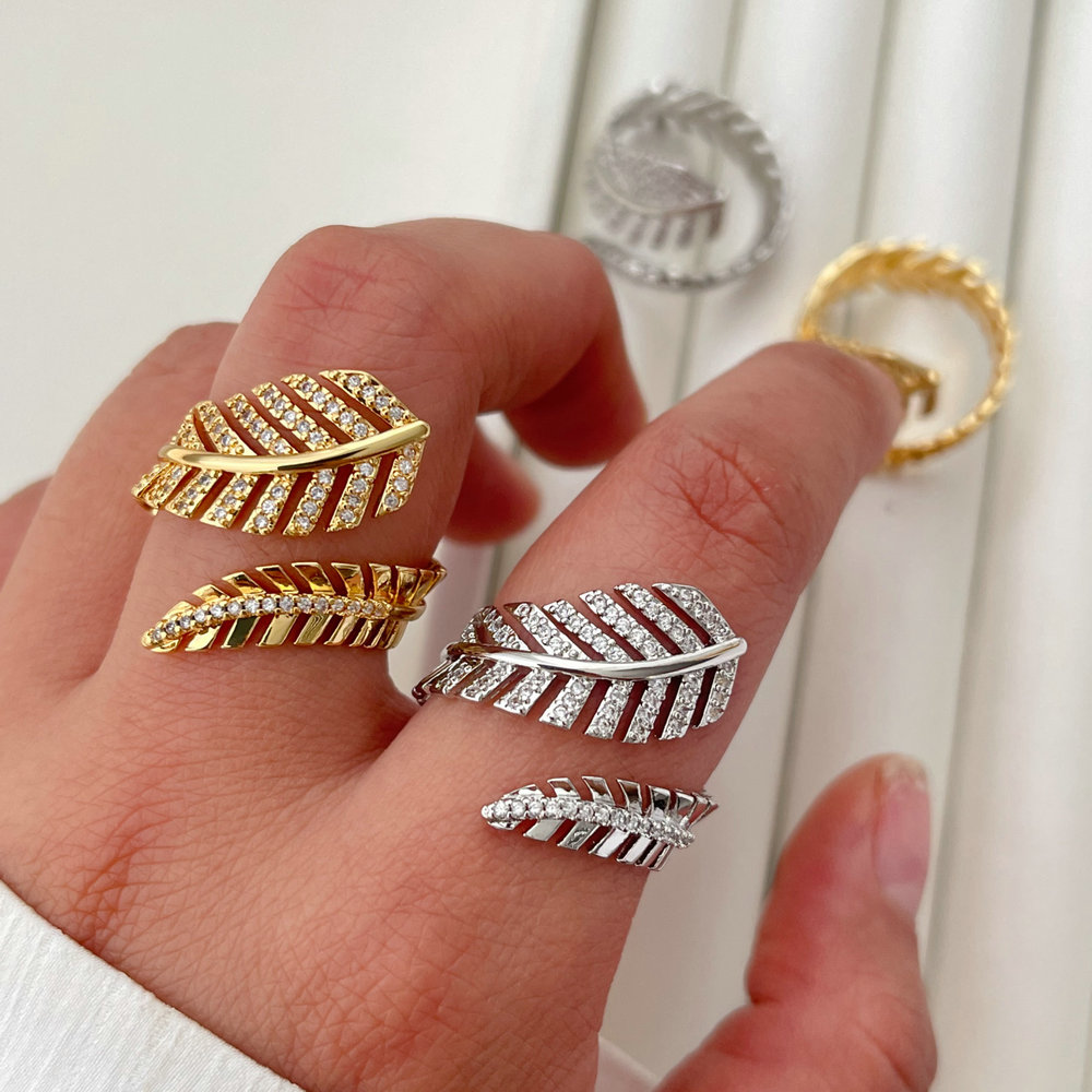 Pave zircon leaf ring
