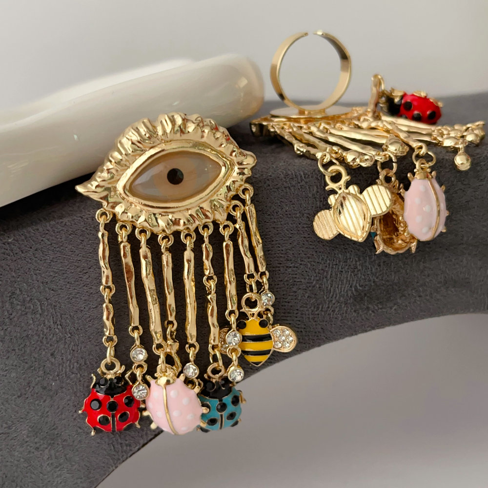 Chunky eye tassel ring