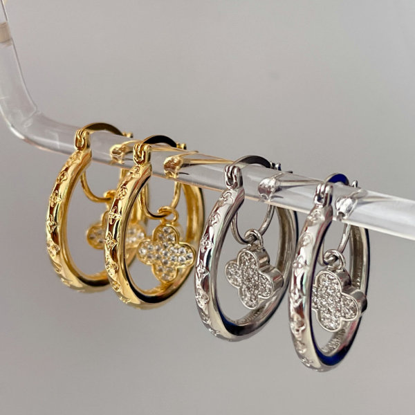 Clover charm hoop