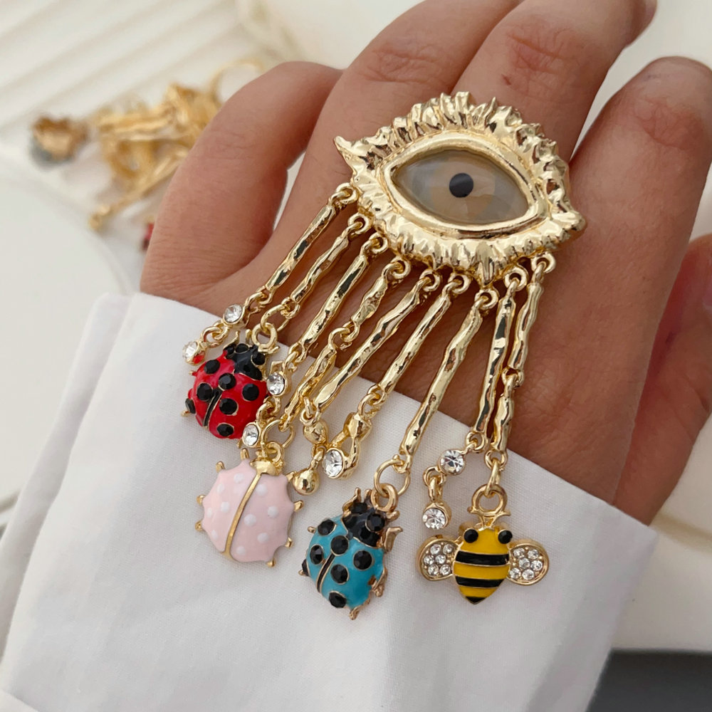 Chunky eye tassel ring