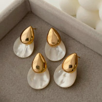 Waterdrop shell earrings