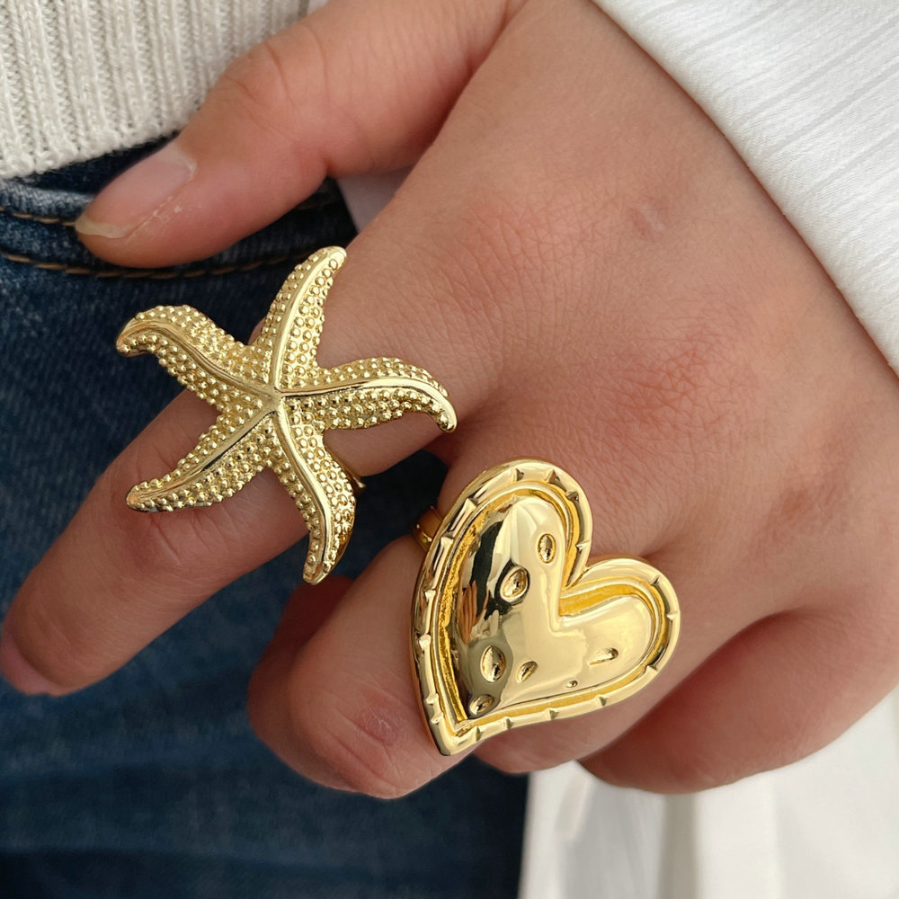 Metal star heart ring