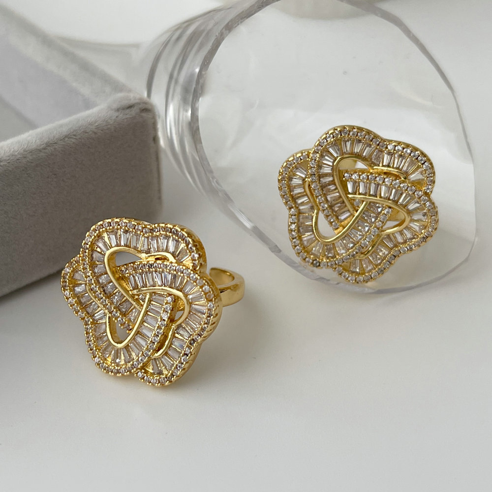 Pave zircon flower ring