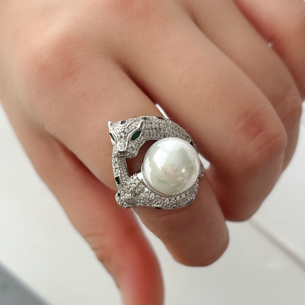 Tiger pearl ring