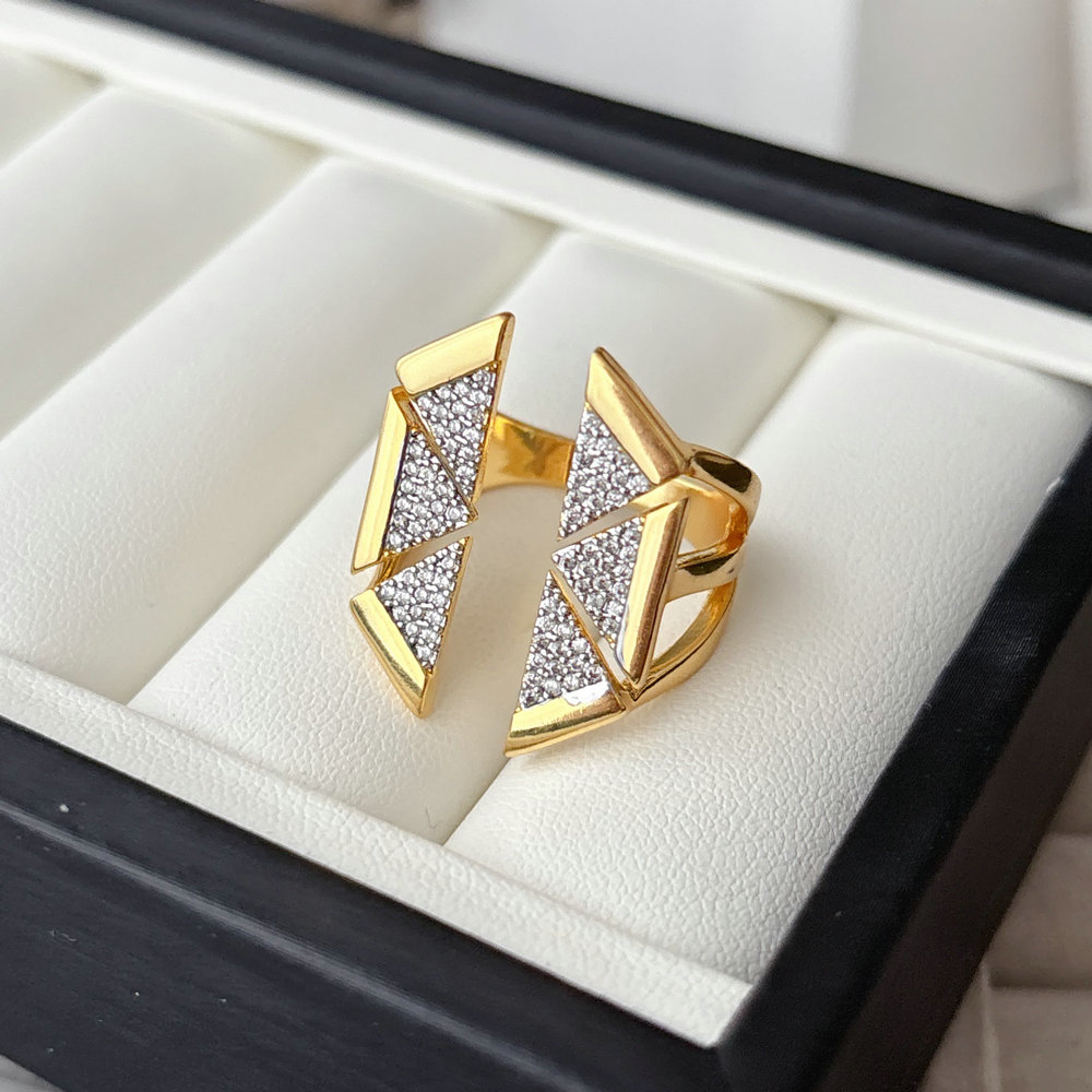 Zircon two tone fan ring