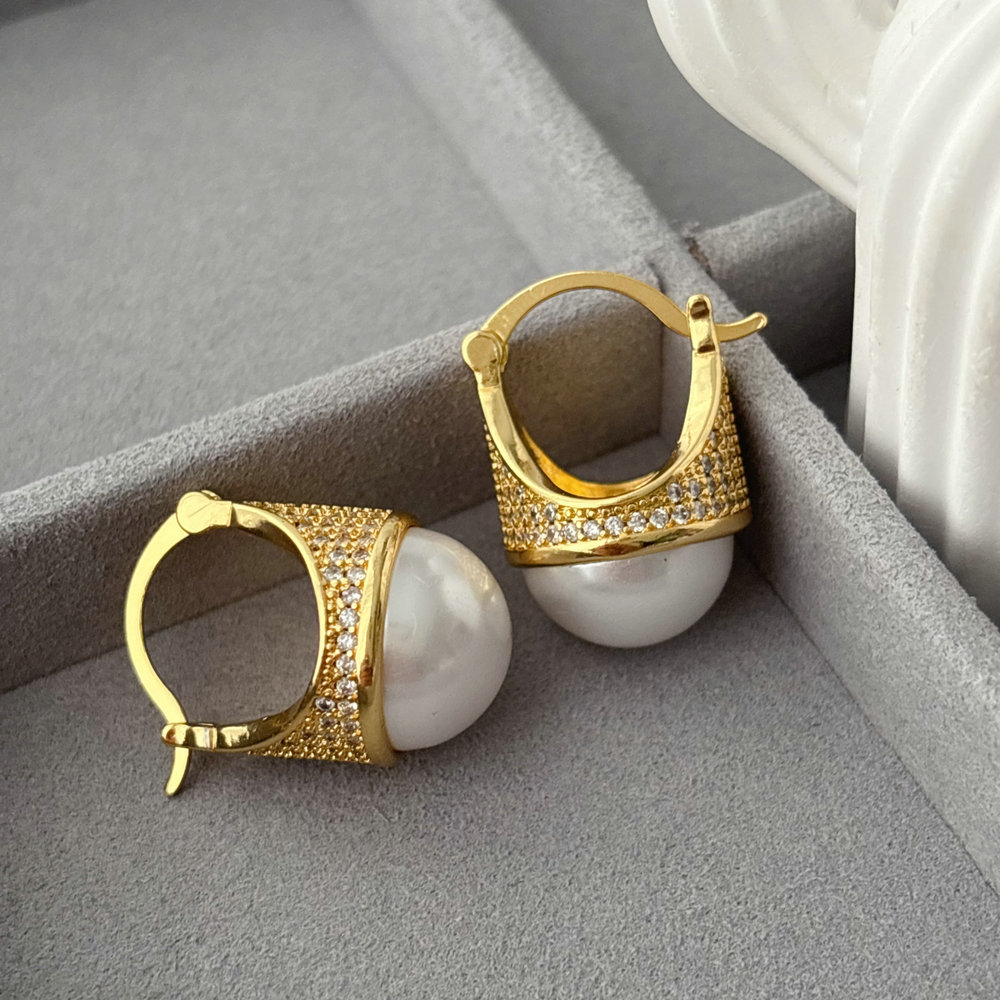 Pearl drop earrings