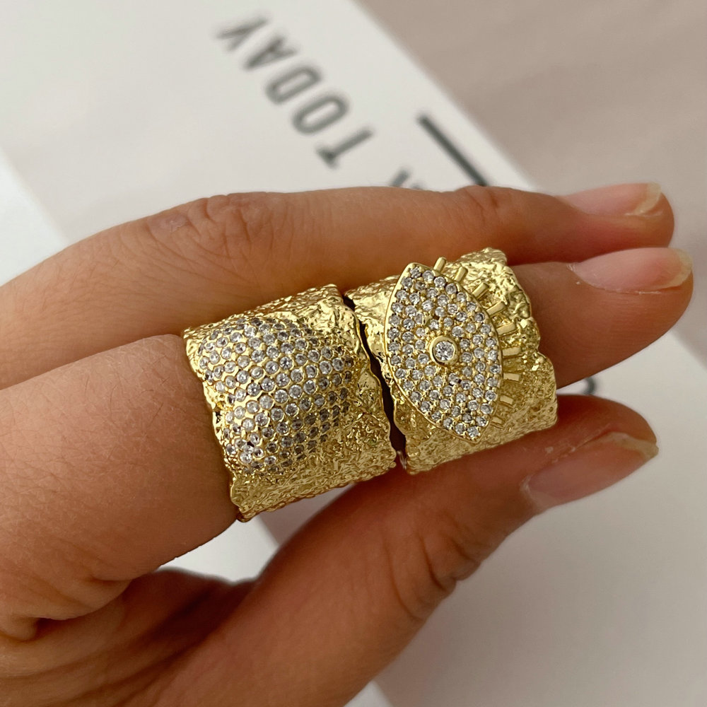 Pave zircon heart eye ring