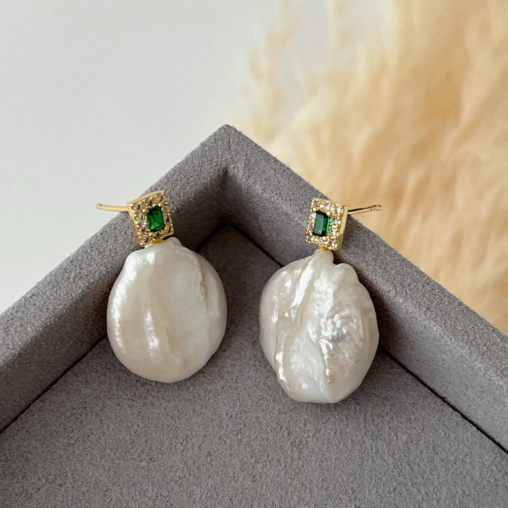 Fresh water pearl earrings