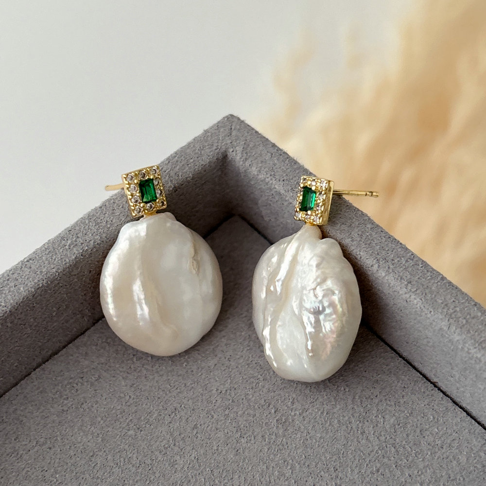Fresh water pearl earrings