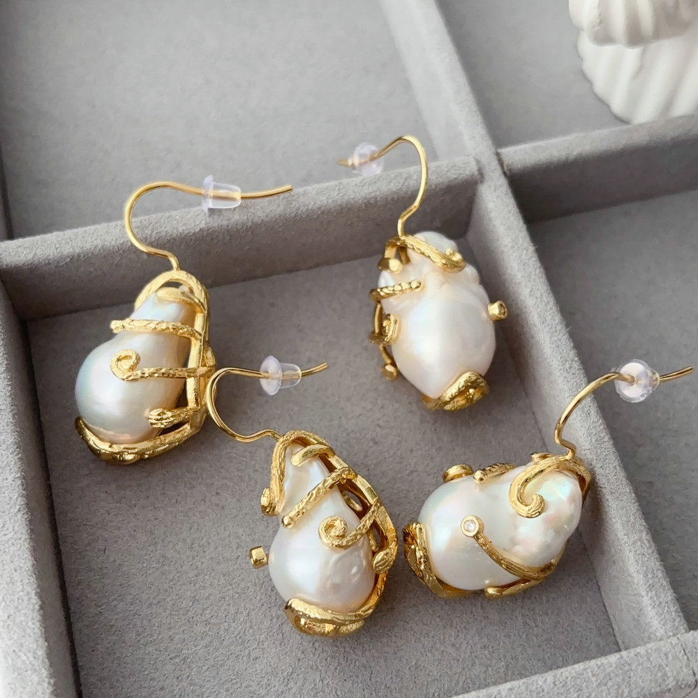 Fresh water pearl earrings