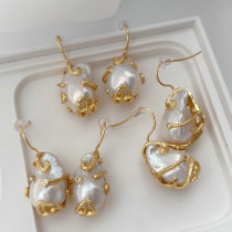Fresh water pearl earrings
