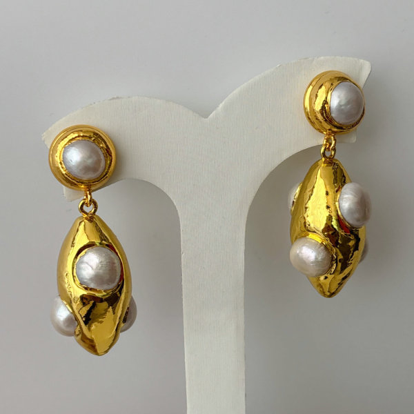 Fresh water pearl earrings