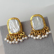 Fresh water pearl earrings
