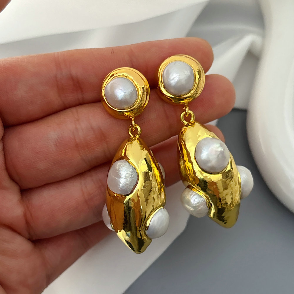Fresh water pearl earrings
