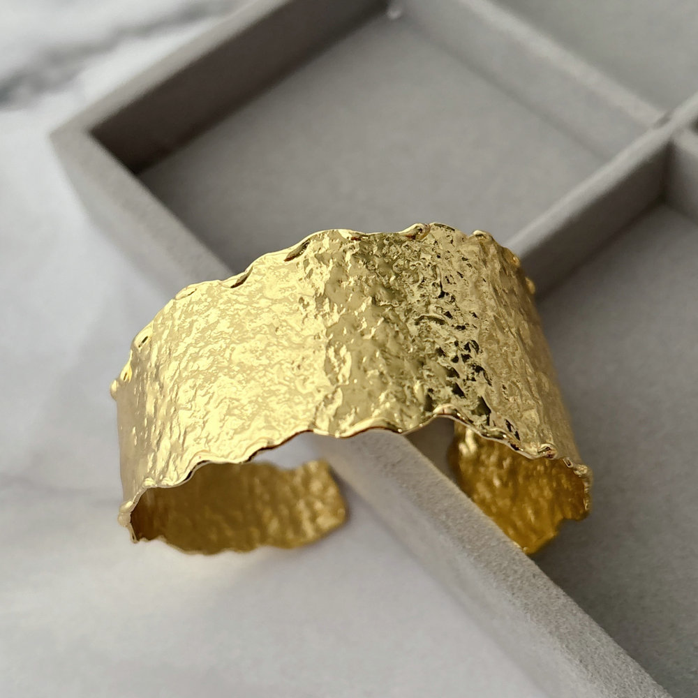 Metal cuff