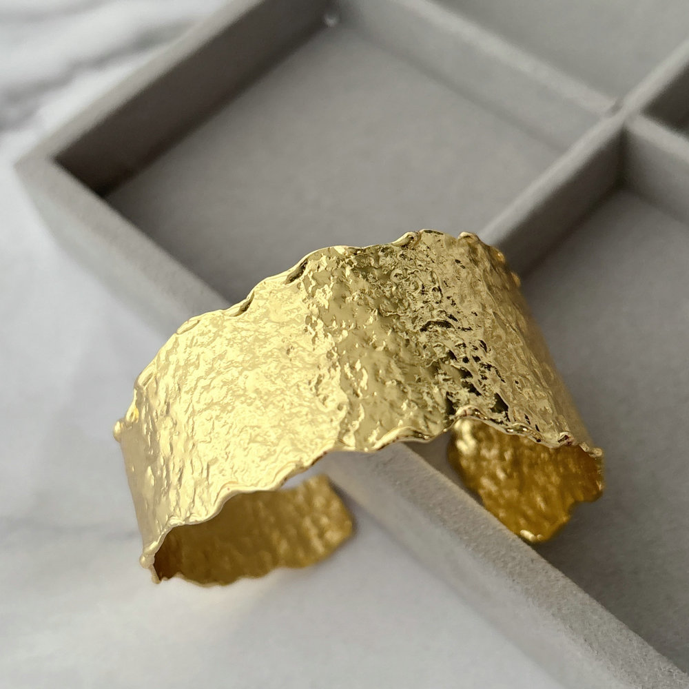 Metal cuff