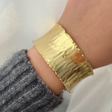 Metal cuff