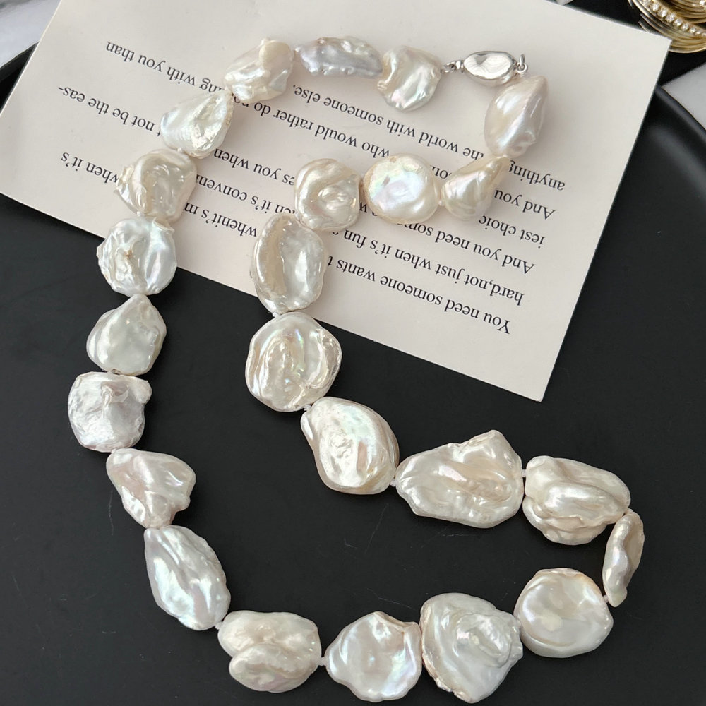 Baroque pearl necklace