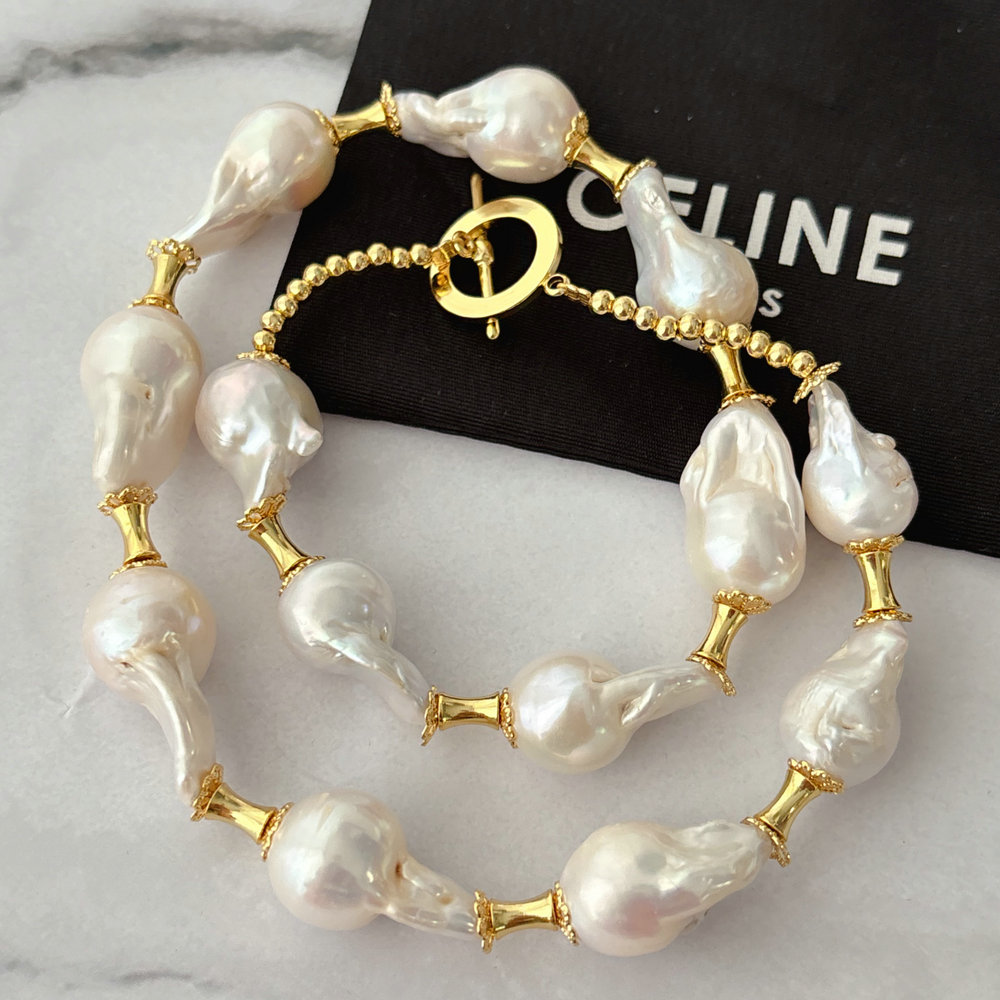 Baroque pearl necklace