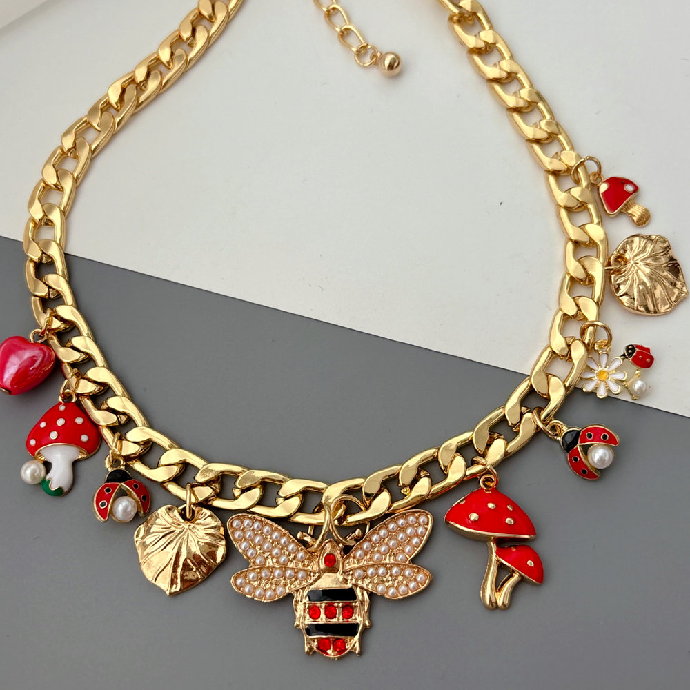 Cuban chain bee charm necklace