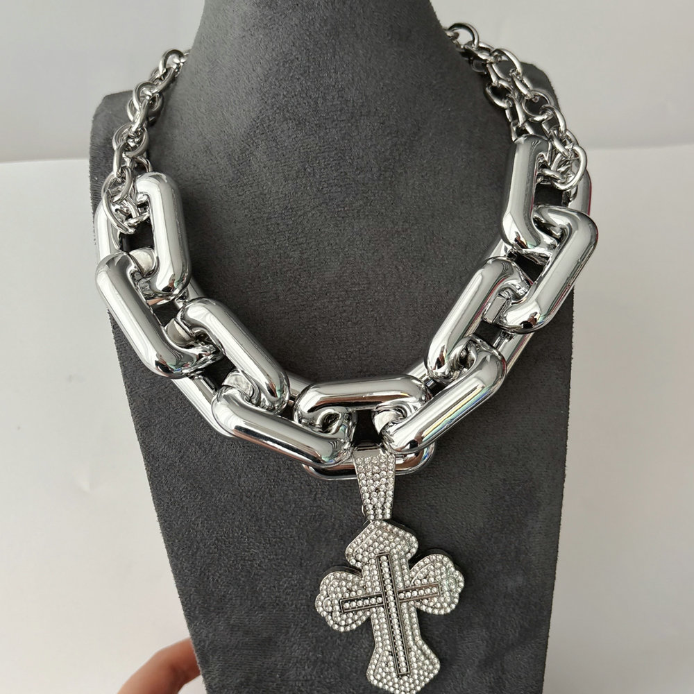 Chunky chain cross pendant necklace