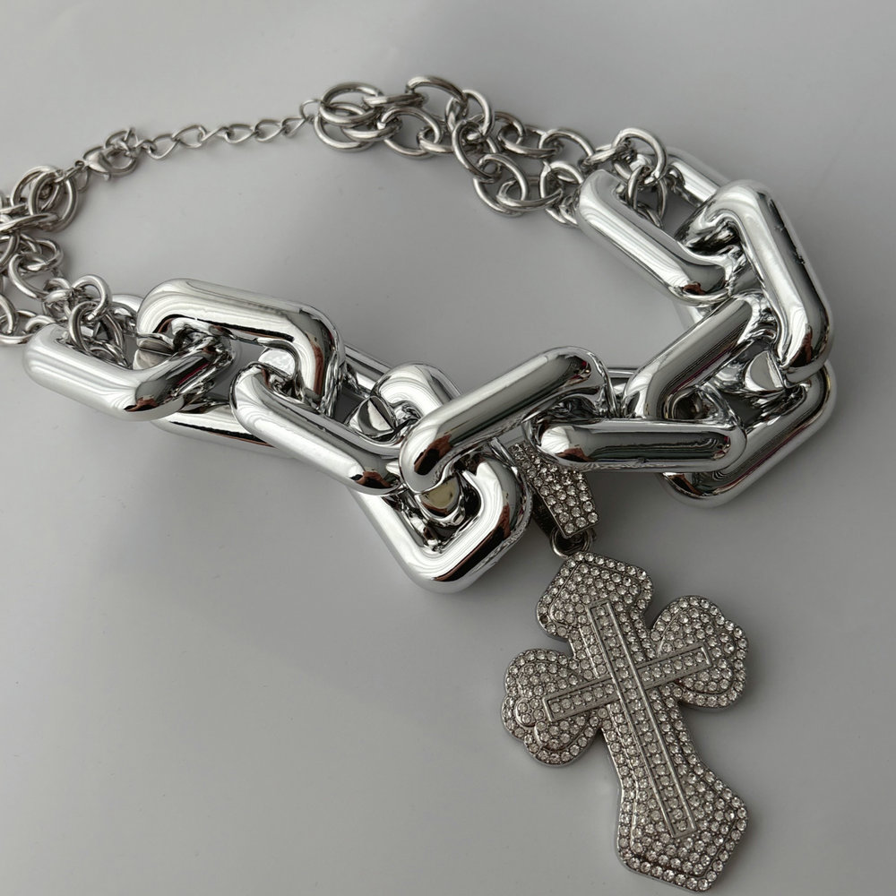Chunky chain cross pendant necklace