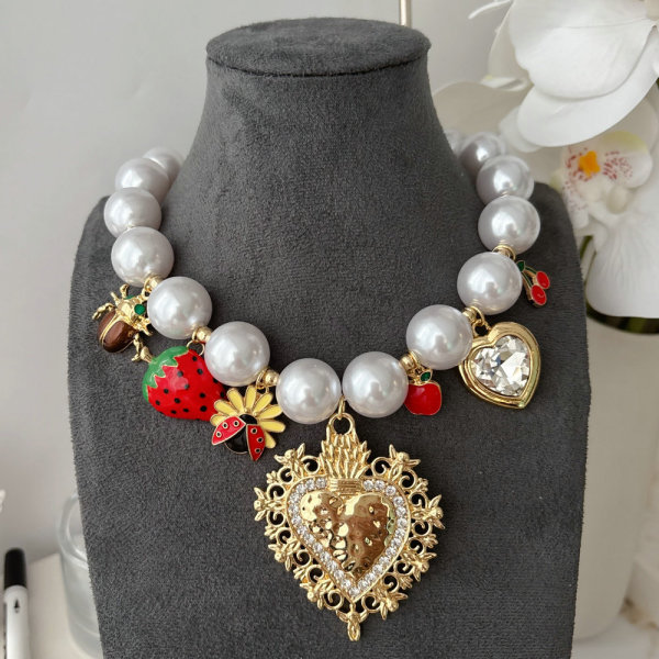Chunky heart charm necklace