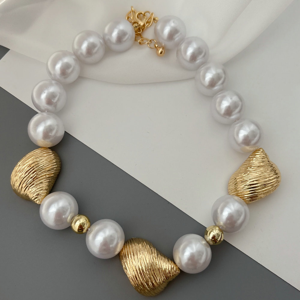 Shell glass pearl necklace