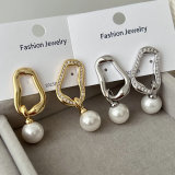 Drop pearl earrings