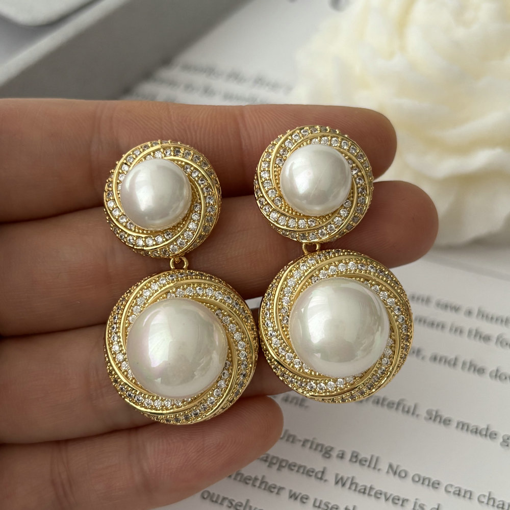 Pearl flower earrings