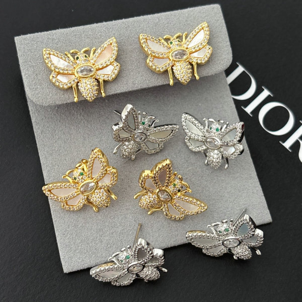 Small bee earrings