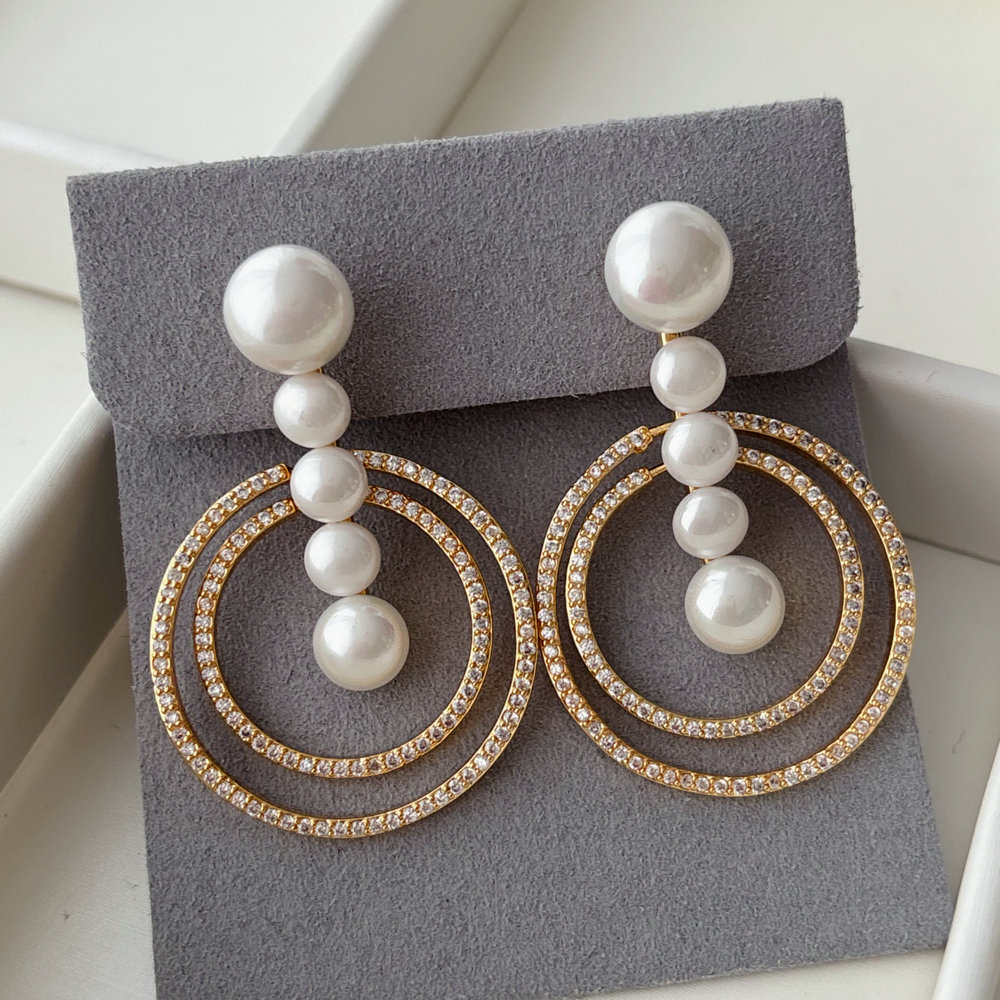 Pearl circle earrings