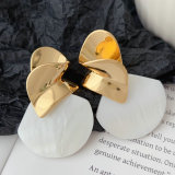 Shell wave earrings