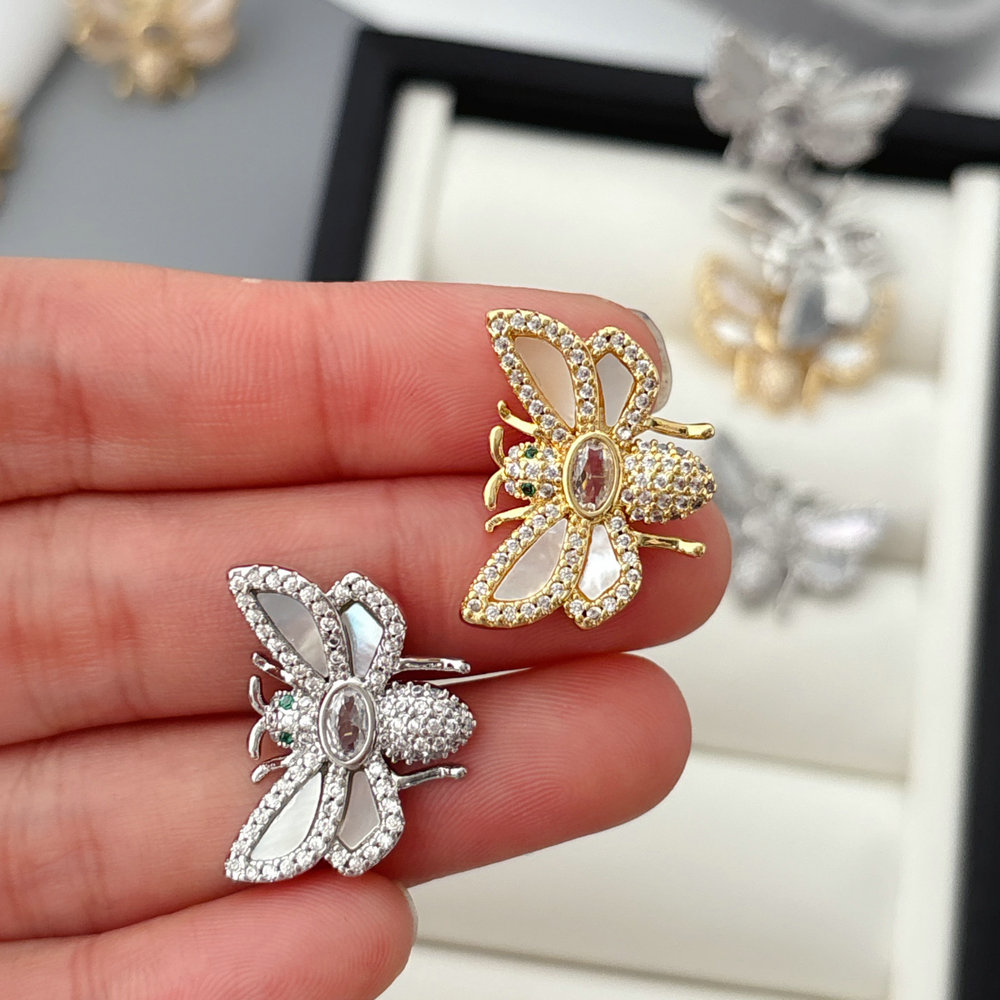 Small bee earrings
