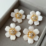Chunky shell flower earrings