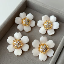 Chunky shell flower earrings