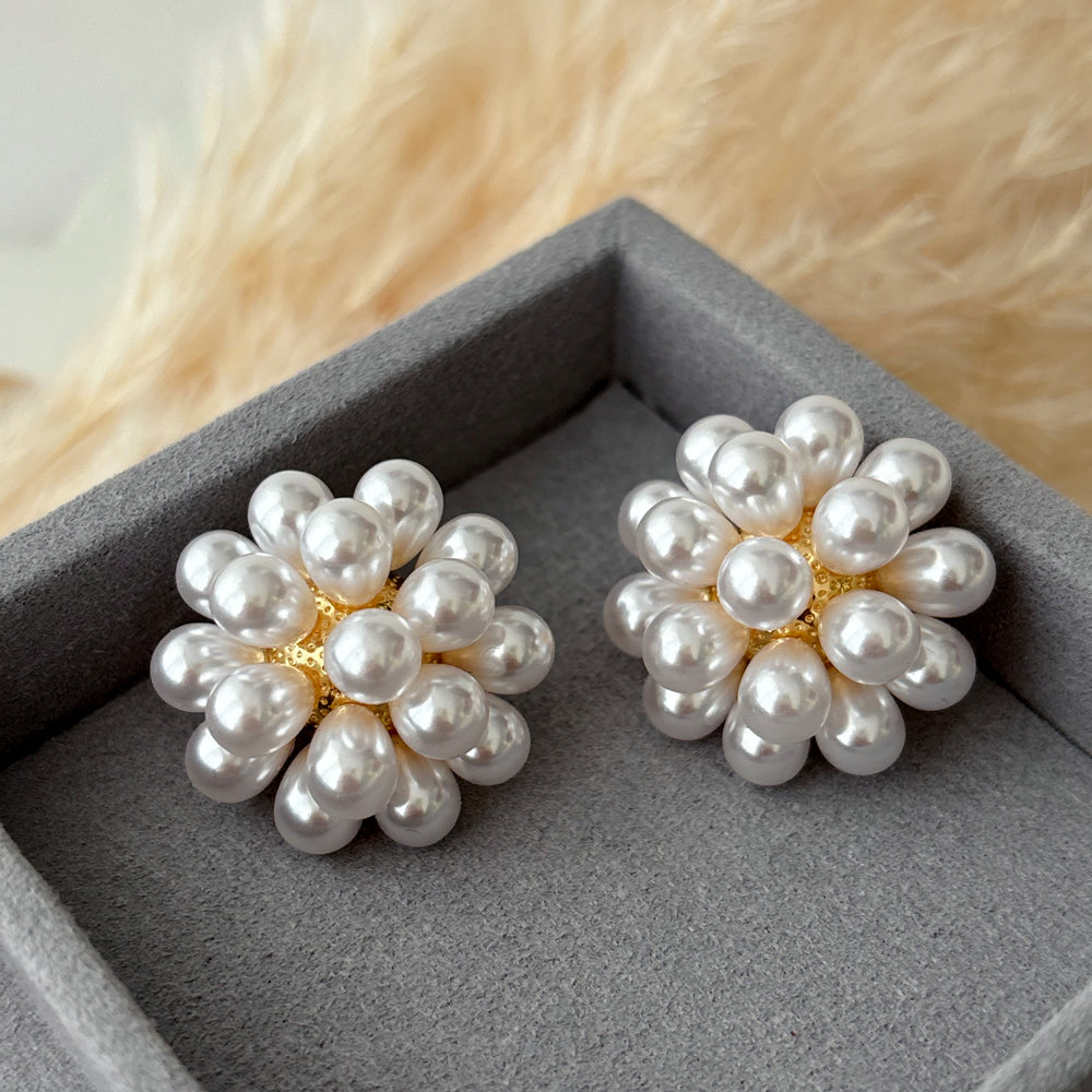 Pearl flower earrings