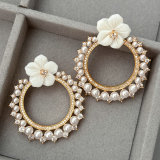 Flower pearl earrings